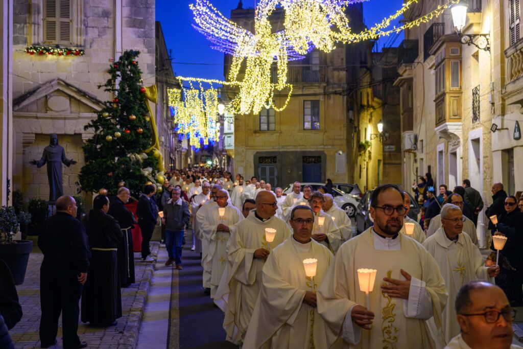 “Il-Festi t-Tajba!” ma tfissirx “Season’s Greetings!”